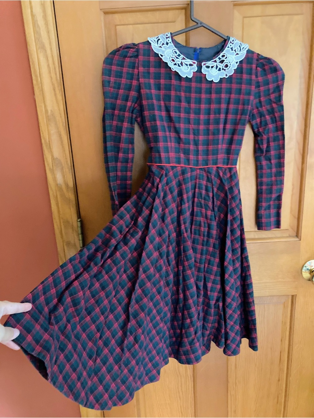 Vintage 1980s Handmade Plaid Dress Girls Size 6/7 Lace Collar Christmas